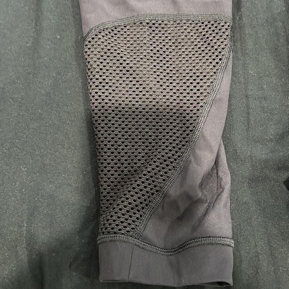 Lululemon Sendal Jacket size 8 New & black leggings, worn once Size 8 - Picture 11 of 13